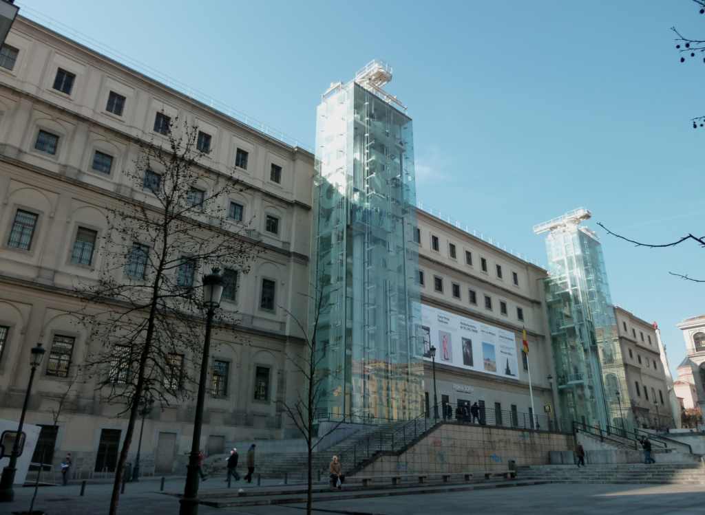 Fachada del Museo Reina Sofía